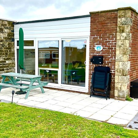 Chine Cottage Self-Catering Coastal Bungalow In Rural West Wight Freshwater Buitenkant foto