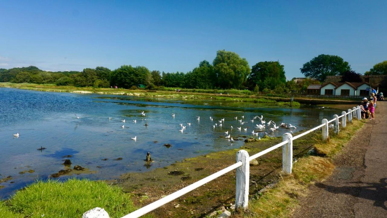 Chine Cottage Self-Catering Coastal Bungalow In Rural West Wight Freshwater Buitenkant foto