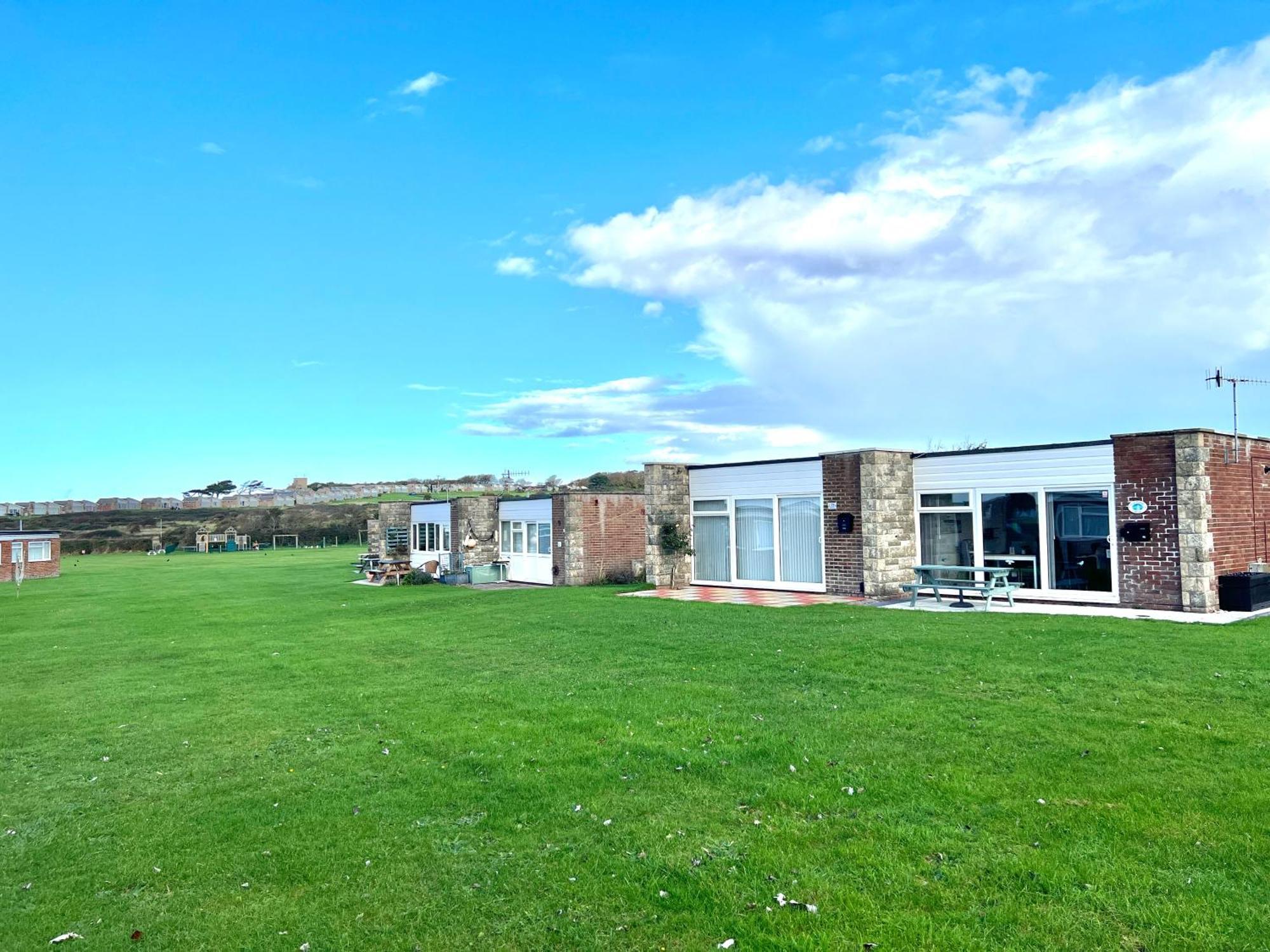 Chine Cottage Self-Catering Coastal Bungalow In Rural West Wight Freshwater Buitenkant foto