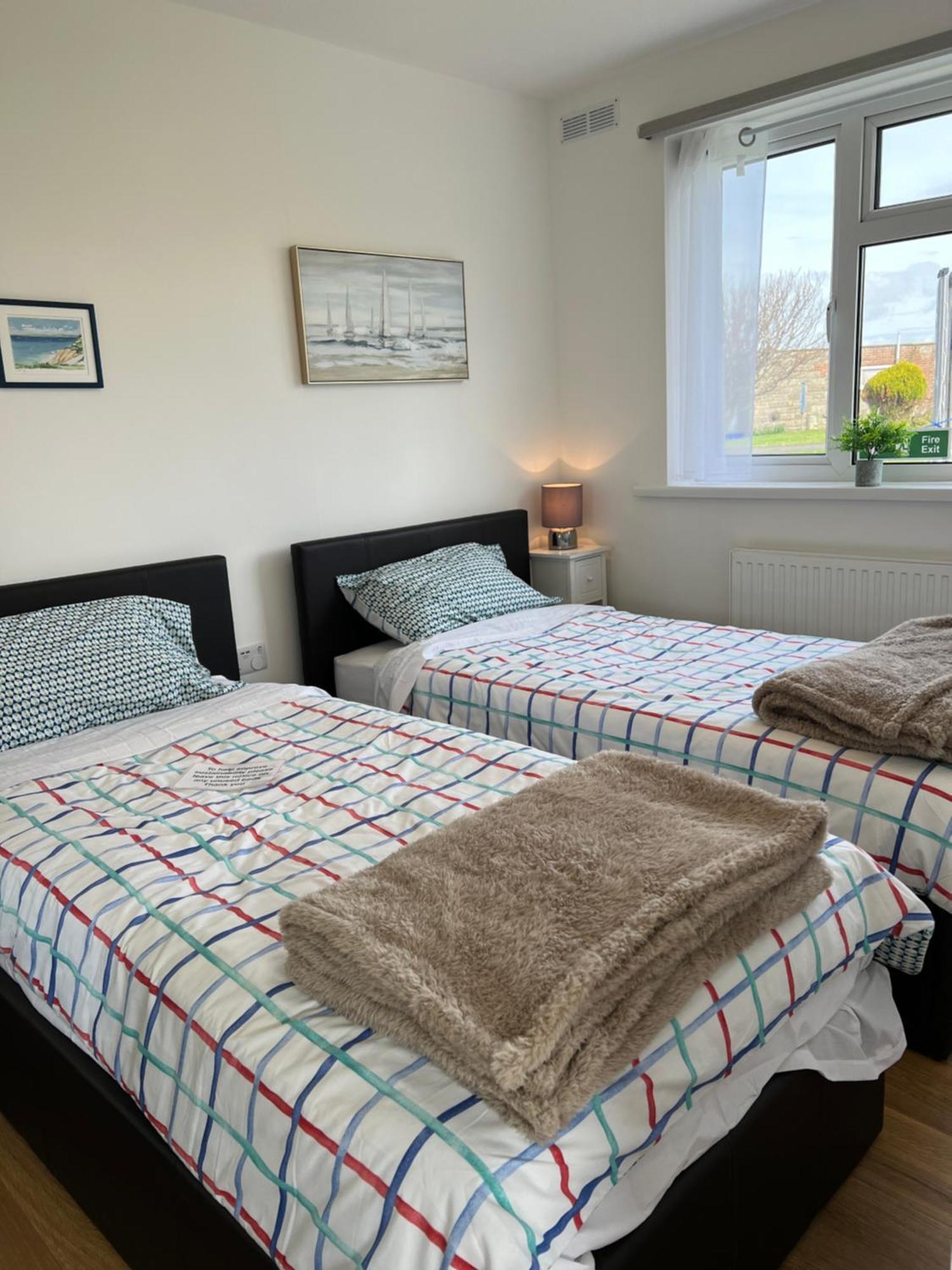 Chine Cottage Self-Catering Coastal Bungalow In Rural West Wight Freshwater Buitenkant foto